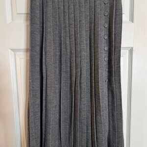 1901 Charcoal Button-Accent A-Line Sweater Skirt